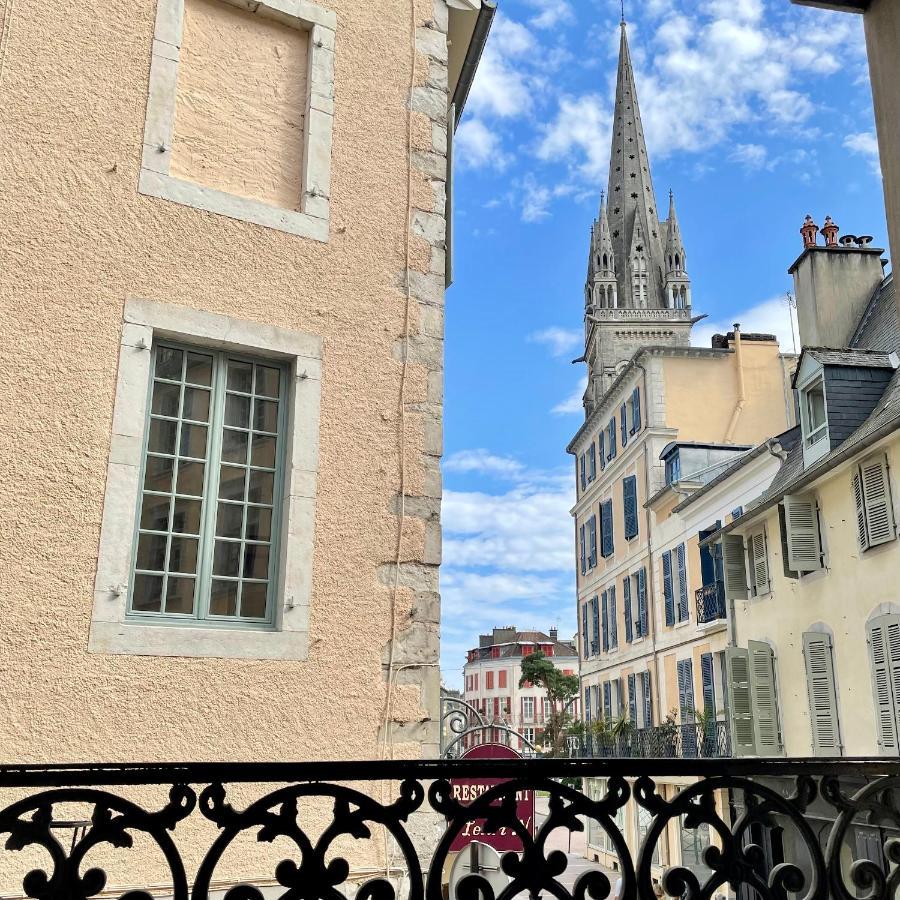 Quartier Historique Et Populaire Du Chateau De Pau Luaran gambar